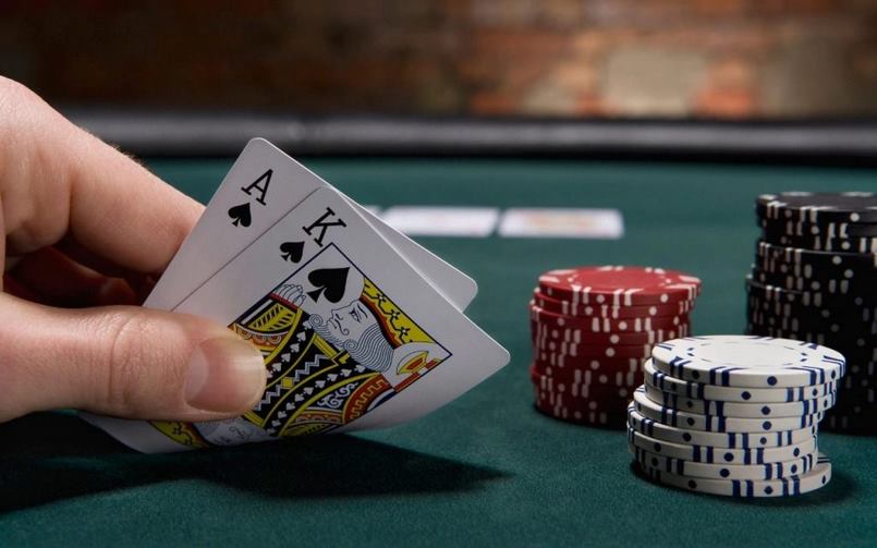 Thời điểm thích hợp để Bluff trong Poker là gì?